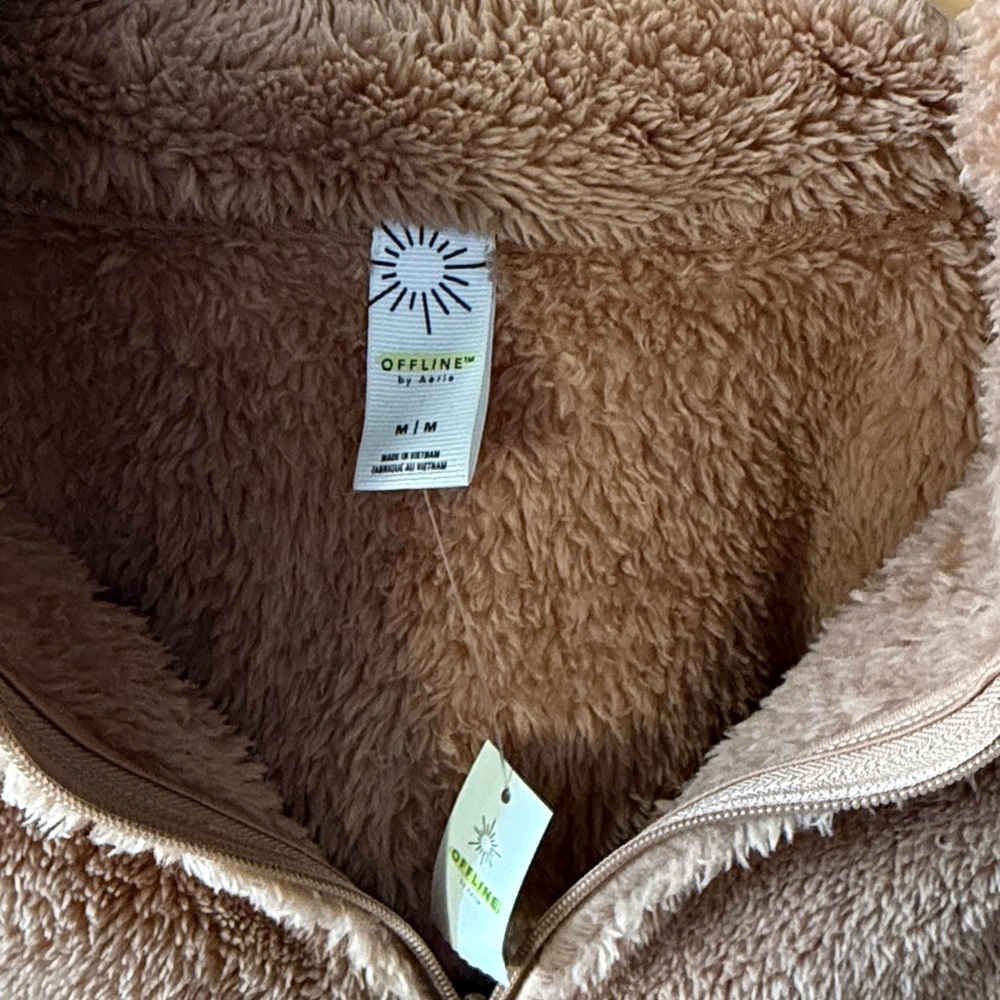 NWT Offline By Aerie Teddy Cropped Fleece Size Medium - Picture 2 of 3